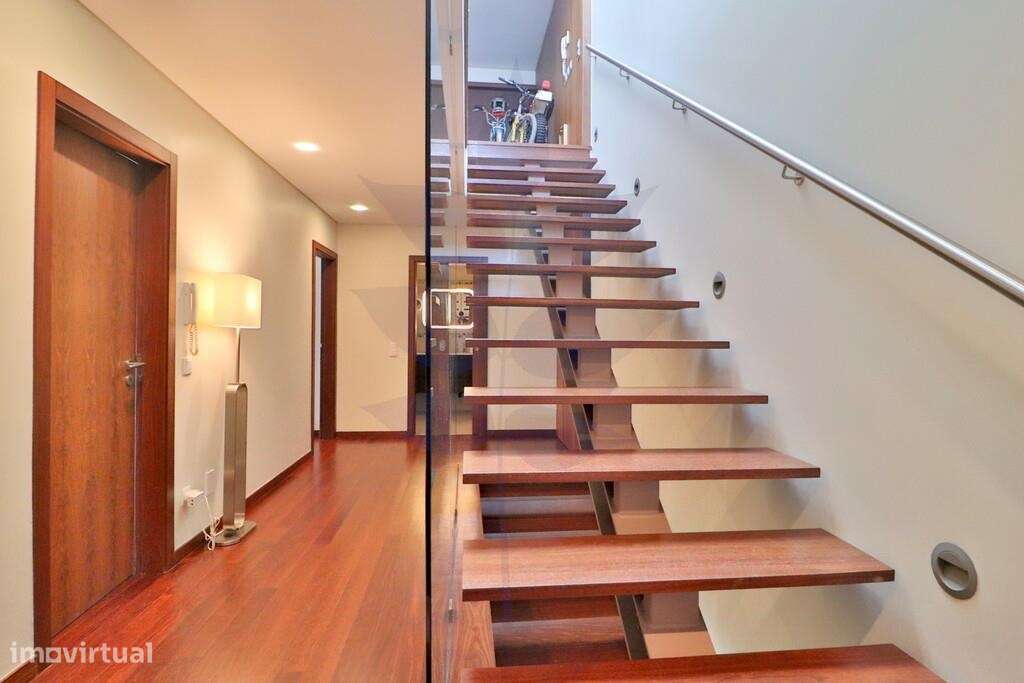 Venda Moradia Geminada Palmeira T4-28