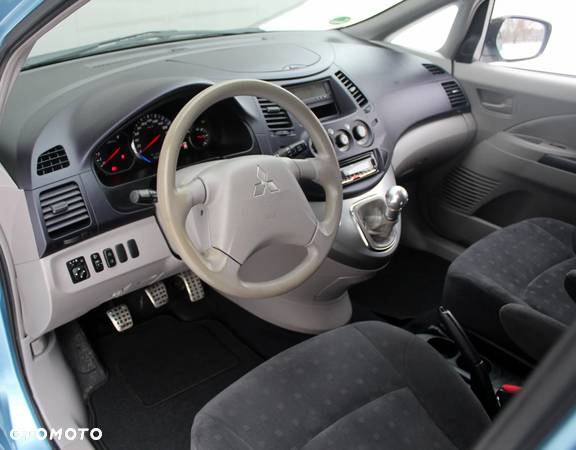 Mitsubishi Grandis 2.4 Intense - 18