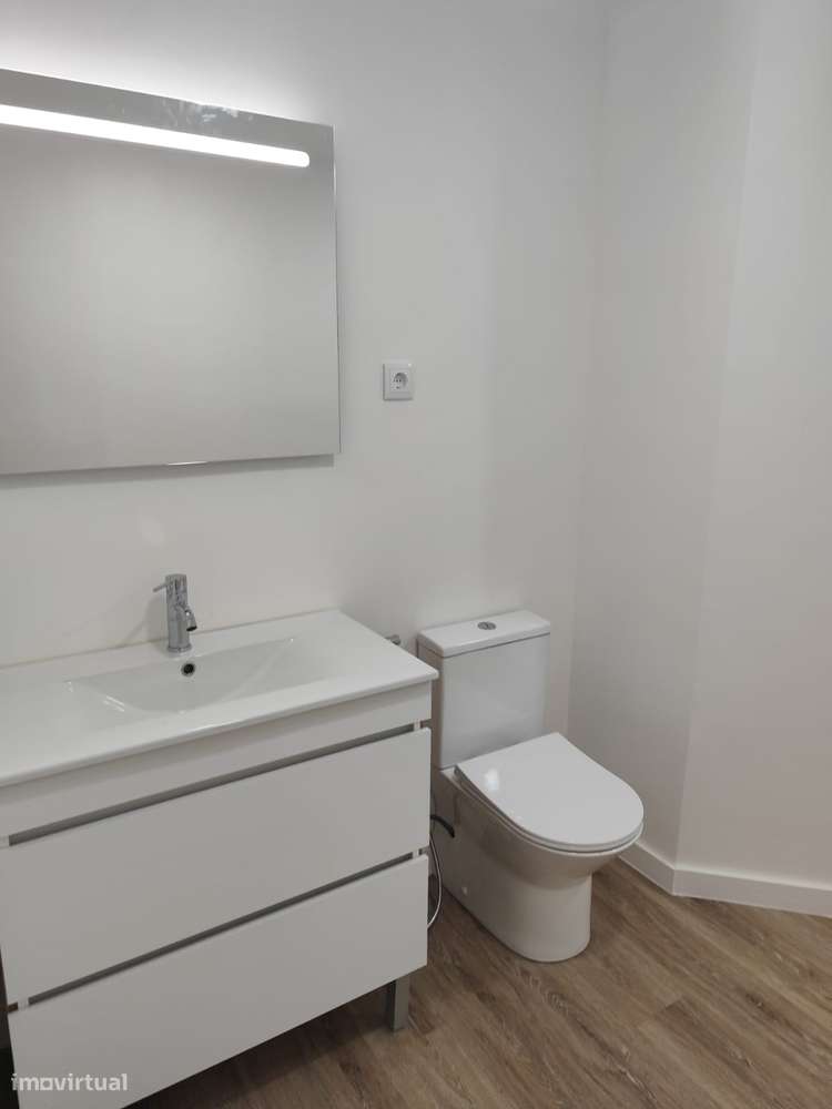 MONTE DA CAPARICA - Loja transformada em habitação T1 - Grande imagem: 5/14