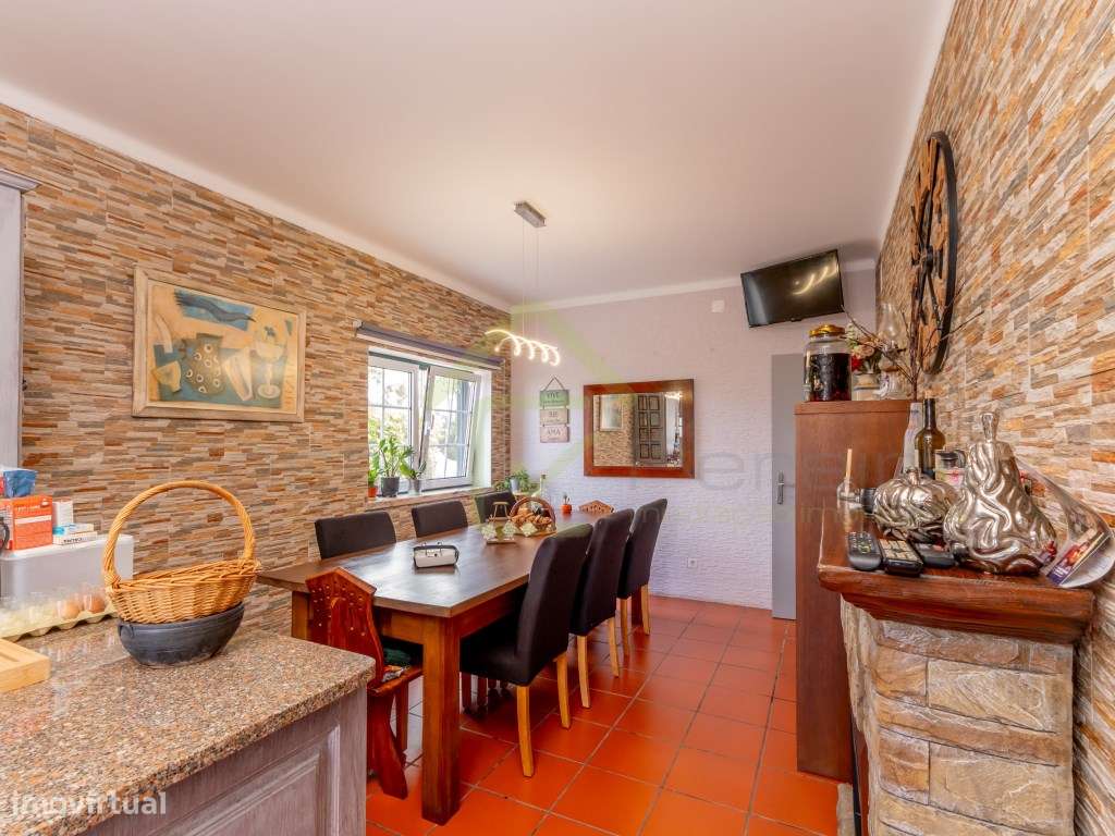 Quintinha com piscina inserida em terreno com 2950 m2-11