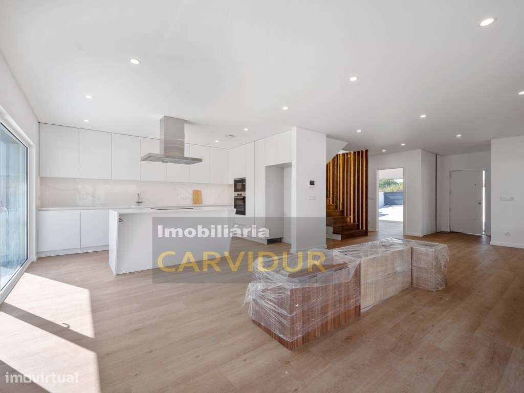 Moradia Ericeira a 12km V4 Nova em Lote com 730m2 e praia a 300m-4