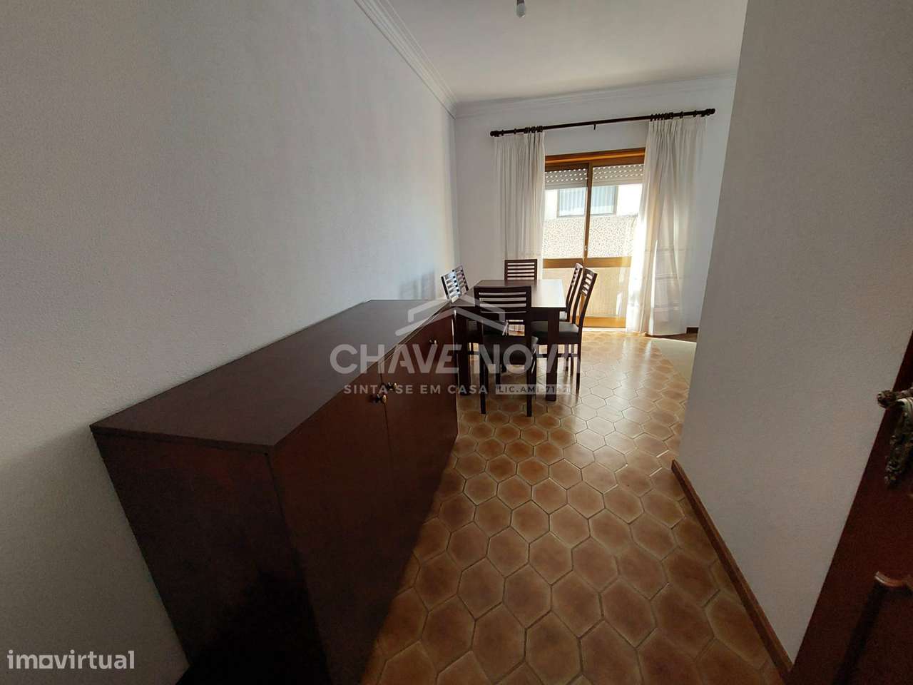 T2 com garagem junto á estação do metro santos silva - Grande imagem: 3/26