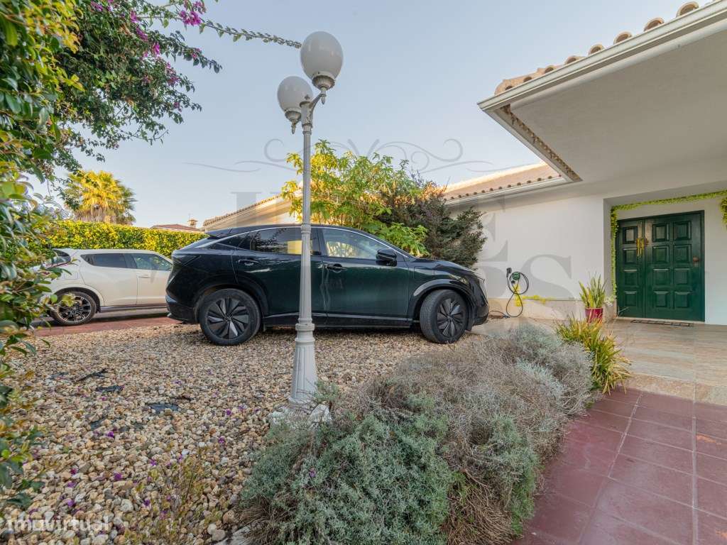 Refúgio de Elegância na Margem Sul: Moradia Única na Verdizela-28