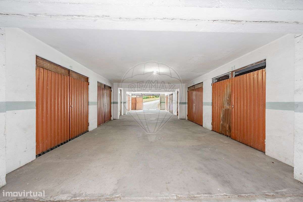 Apartamento T3 Parcialmente Renovado, situado em Ferreiros, Braga-23