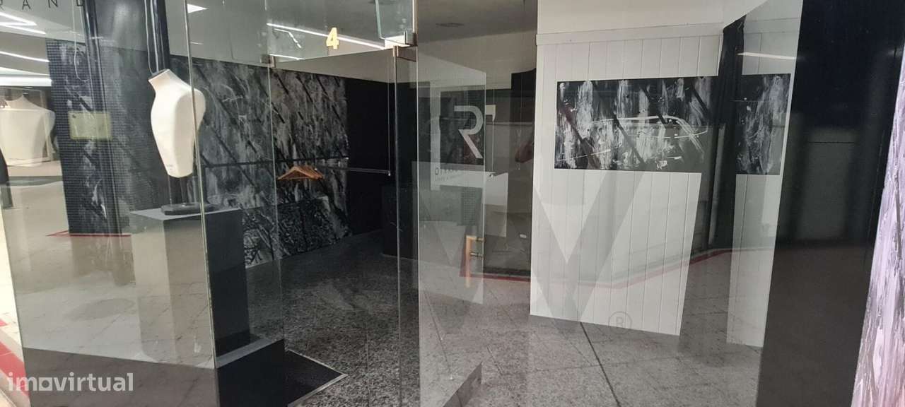 Investidores! Escritório arrendado. Yeld de 9% brutos! Renda: 590 euro - Grande imagem: 4/21