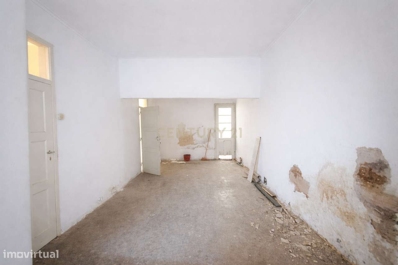 Loja com Excelentes Áreas para Arrendamento no Centro de Portimão. - Grande imagem: 4/7