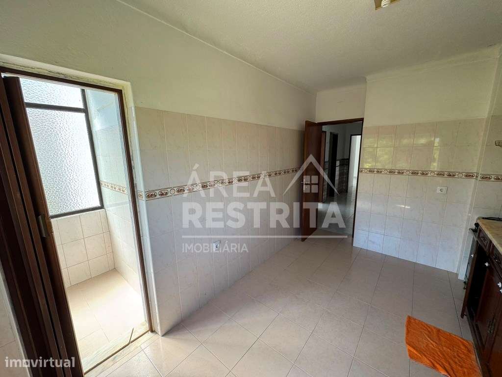 Apartamento T2 no Estádio da Medideira, Amora-6
