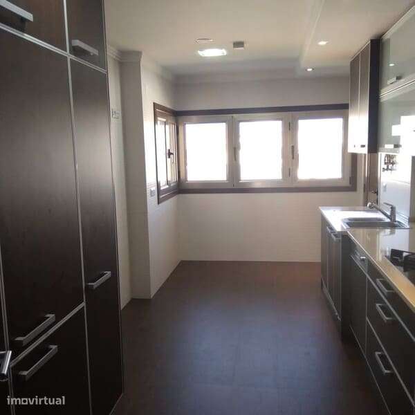 Excelente T2 com garagem! - Grande imagem: 4/28