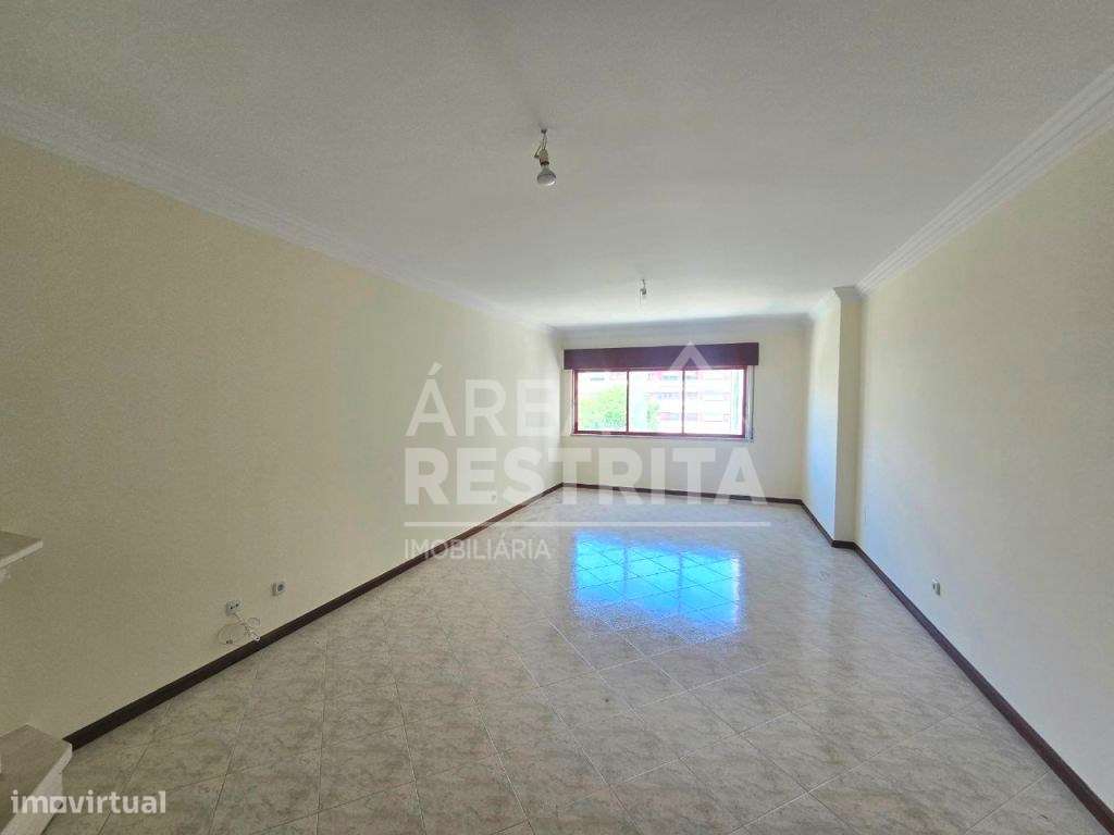 Apartamento T2 c/Parqueamento, na Cavaleira - Algueirão-5