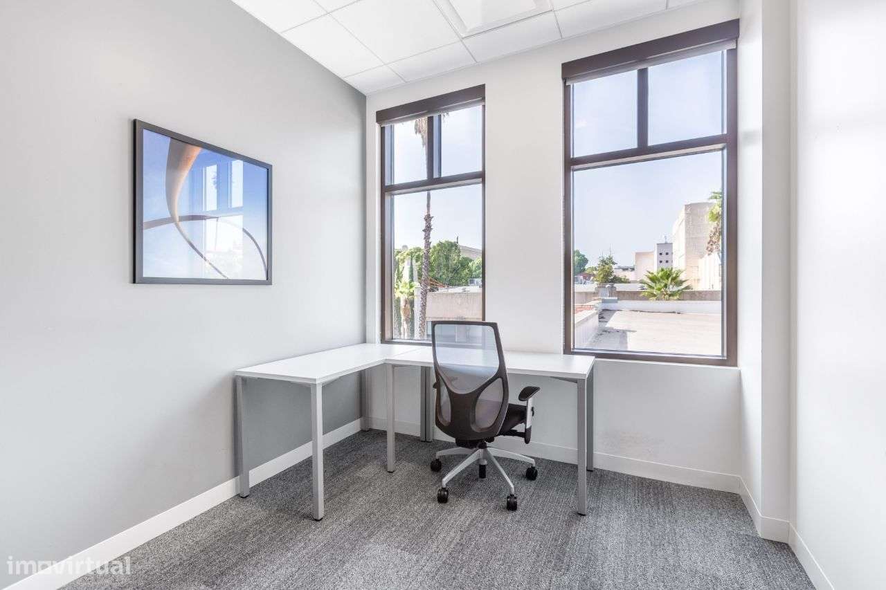 Espaço de escritório bem decorado para 1 pessoa em Spaces Oriente - Grande imagem: 2/10