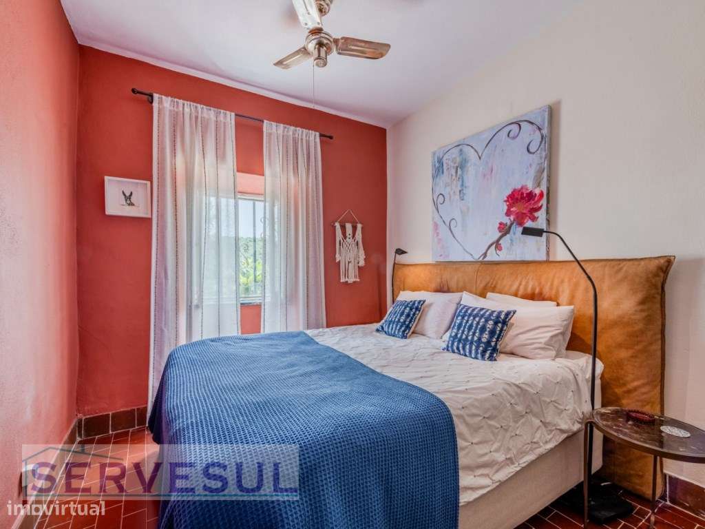 Charmosa moradia de 2 quartos de 121 m², inserida num terreno com 2...-17