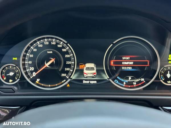 BMW Seria 5 520i Sport-Aut. - 11