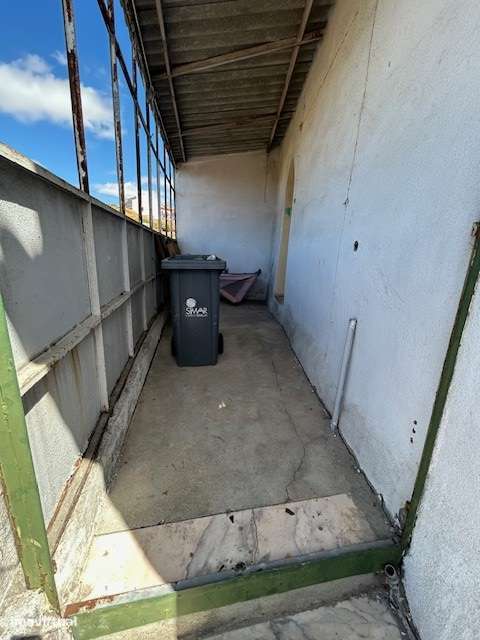 Terreno com 3 moradias devolutas - Grande imagem: 3/16