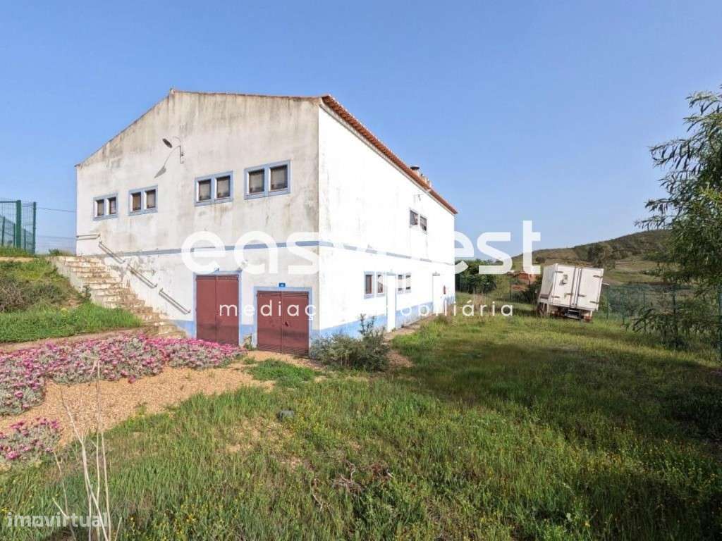 Instalações industriais inseridas num terreno com 54.875 m2 - Grande imagem: 4/21