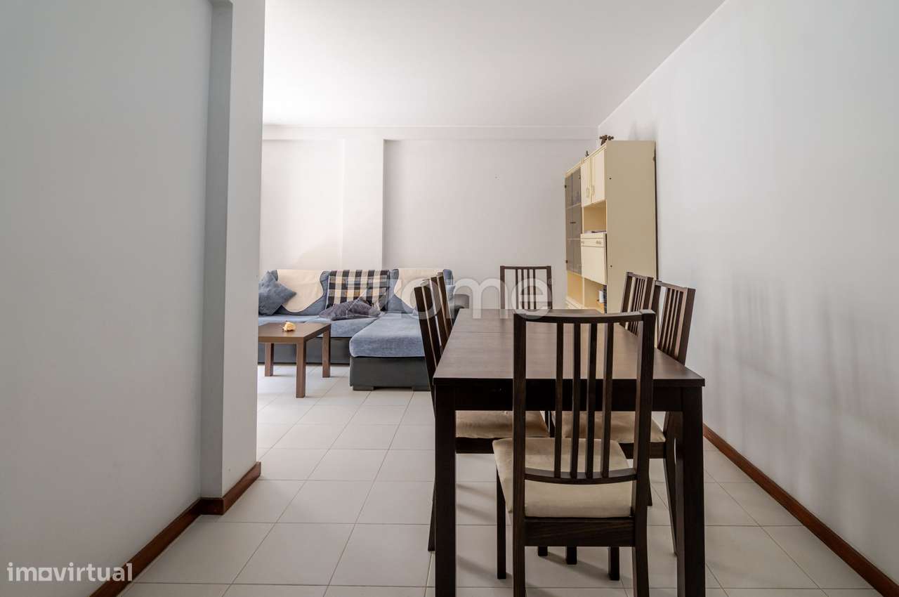 Apartamento T3 com garagem, varanda e arrumos-5