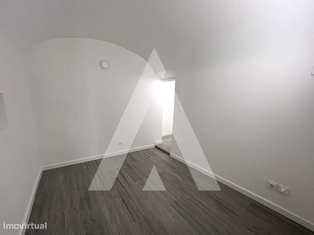 Moradia T2 Térrea no Centro Histórico de Évora-13