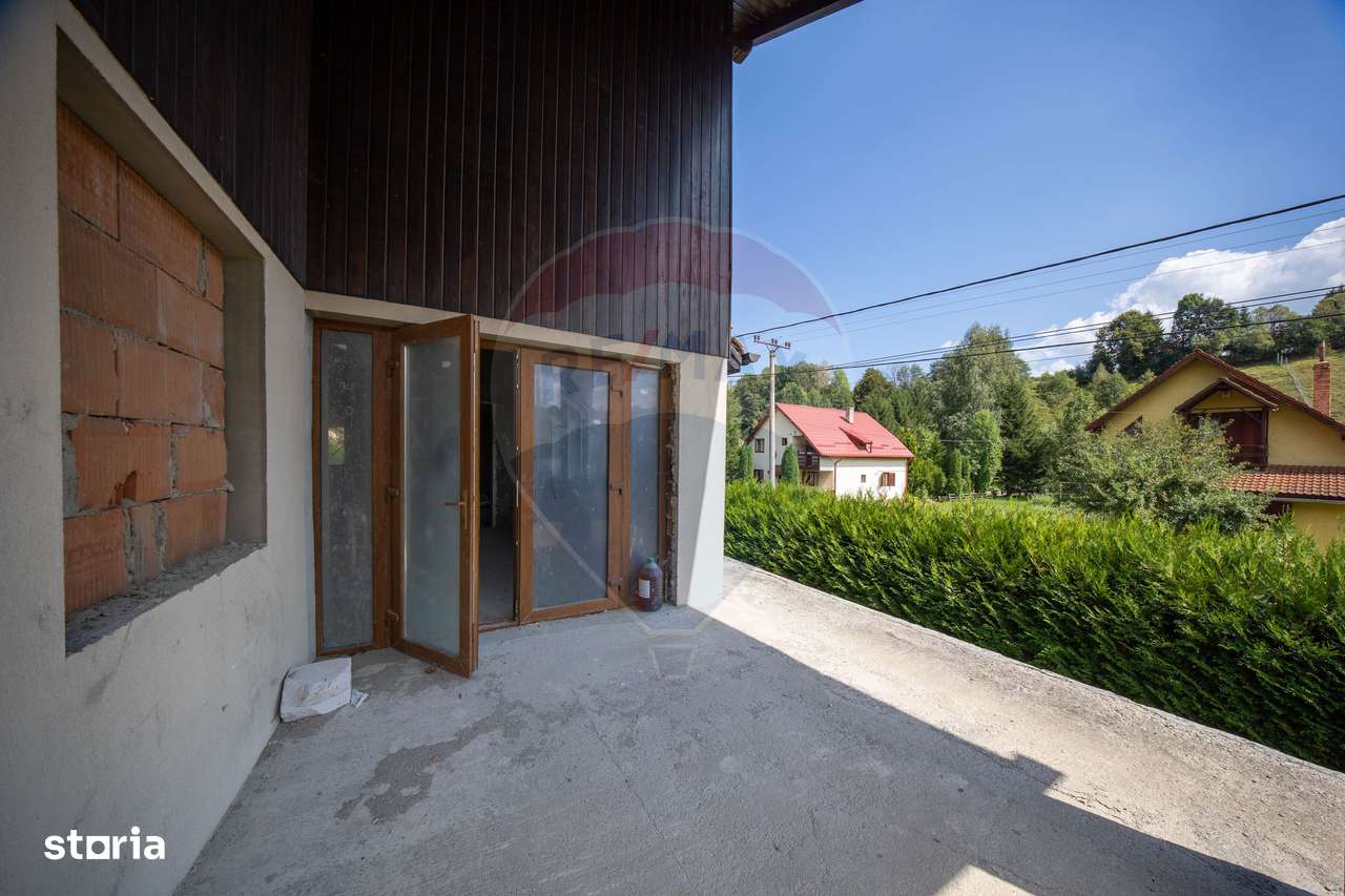 Casă / Vilă cu 8 camere / 7 bai de vânzare, Moieciu de Jos - Imagine principală: 5/20