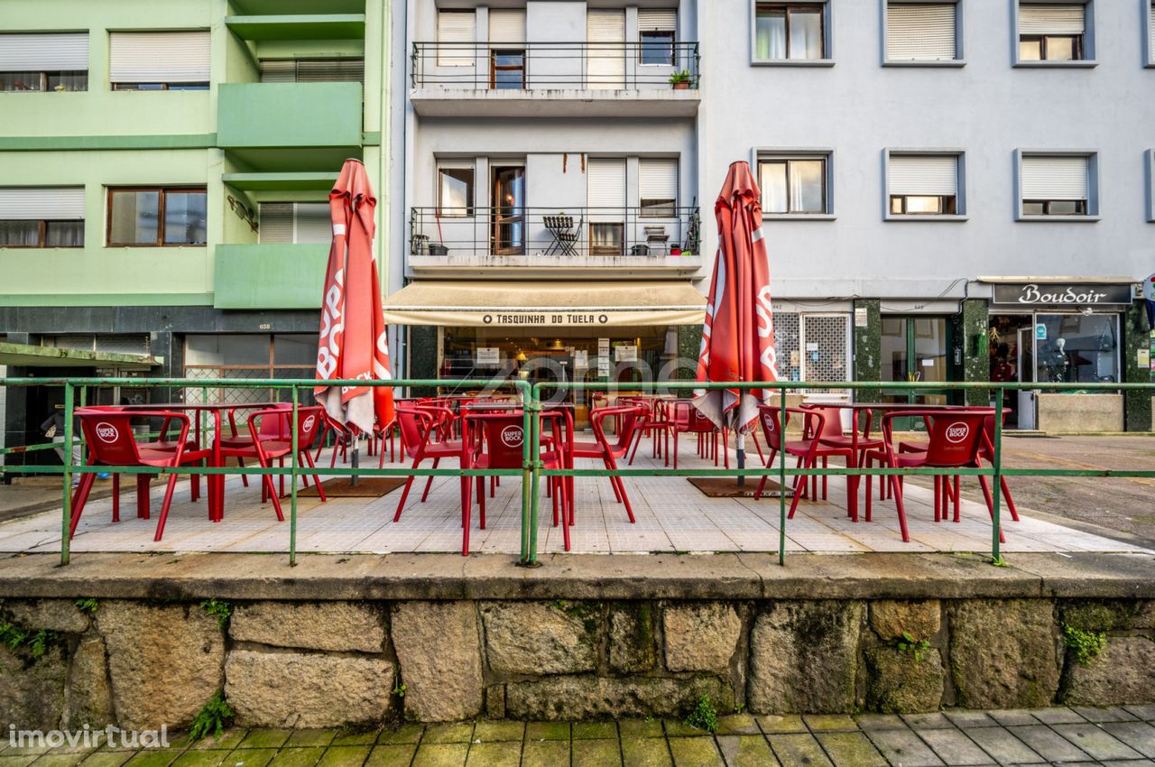Restaurante totalmente equipado e mobilado no centro do Porto