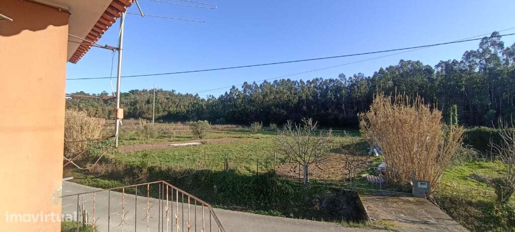 Moradia M5 com lugar de garagem em zona de Soure-5