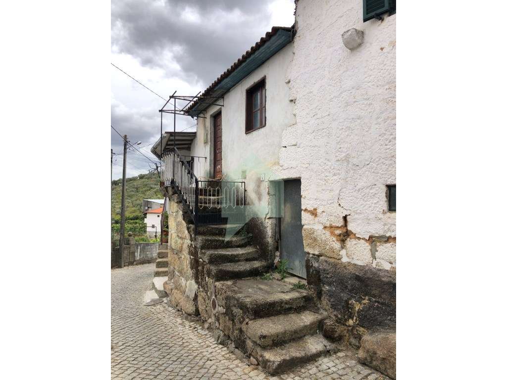 Casa para restauro no Centro de Sanfins, Valpaços - Grande imagem: 5/18