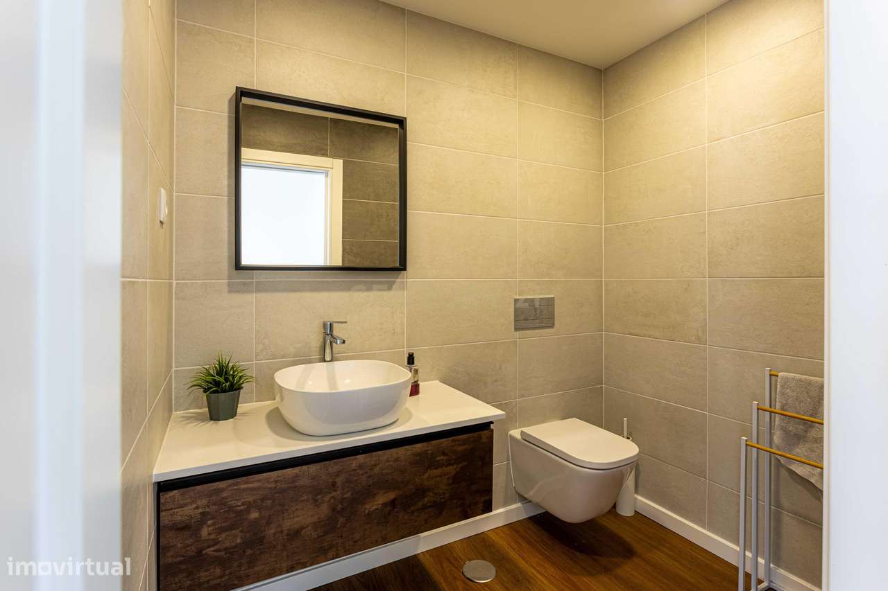 Moradia V4 isolada de arquitetura contemporânea com piscina, com vista-9