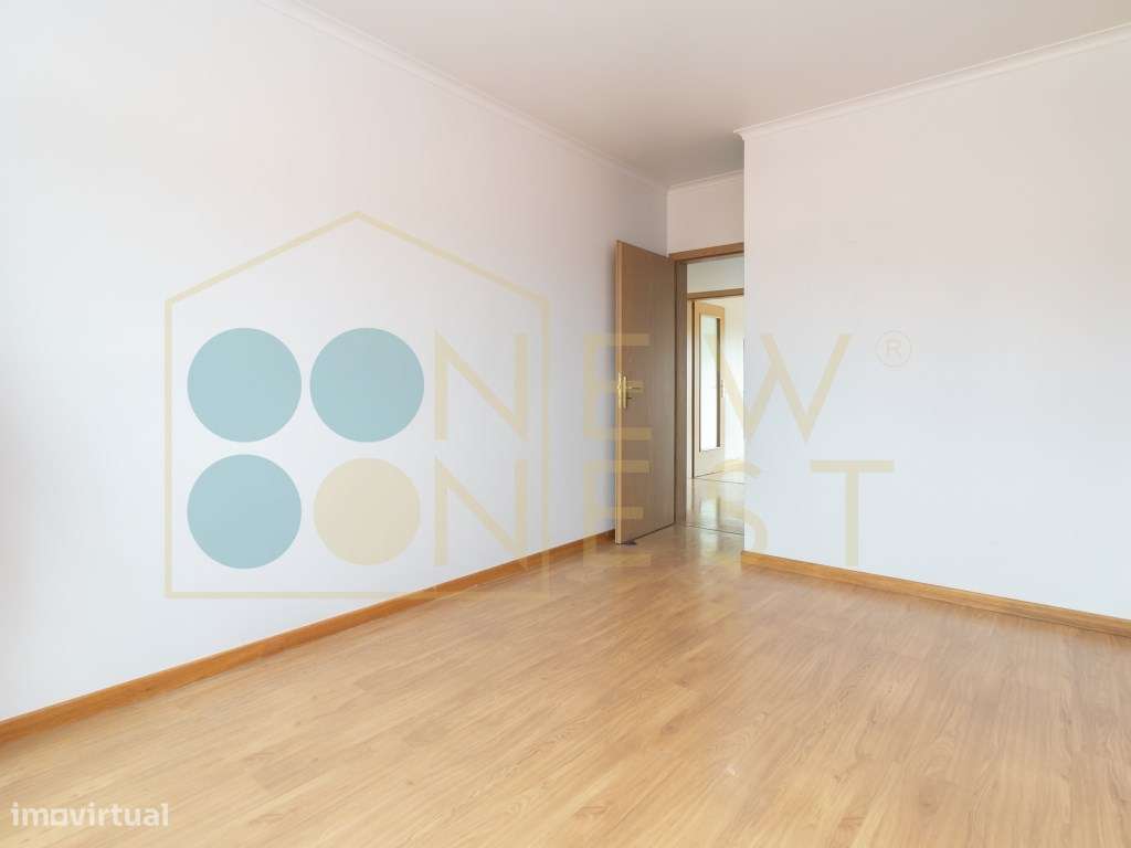 Apartamento T2 com elevador, parqueamento e arrecadação nas Manteig...-26