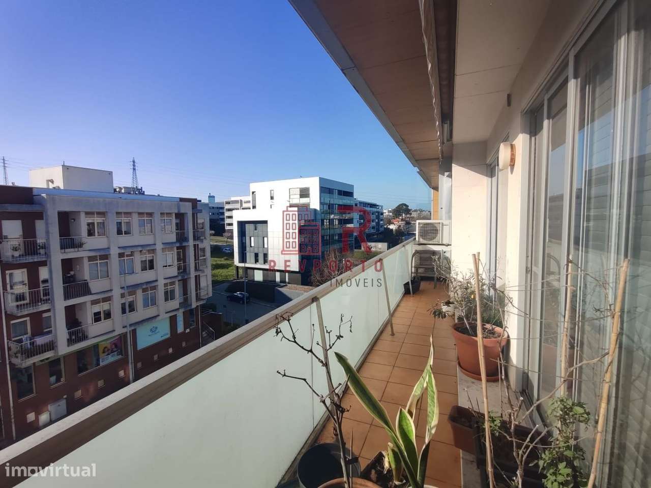 T4 com suíte, varanda e garagem - Grande imagem: 4/17