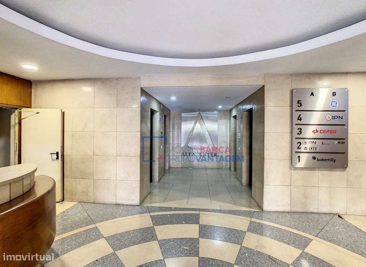 Escritório com 55m2 na Av. Columbano Bordalo Pinheiro - Grande imagem: 3/12