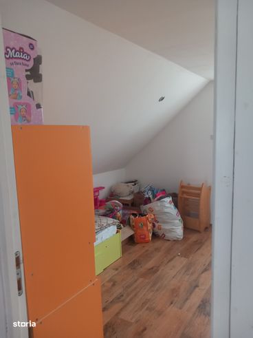 Casa cu etaj,5 cam,160 mp,teren 300 mp,Corunca, zona Peny-11
