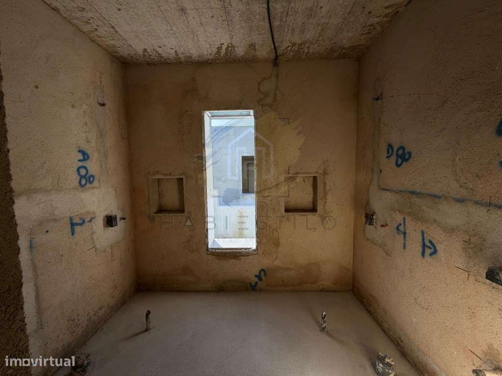 Moradia nova com excelentes áreas-17