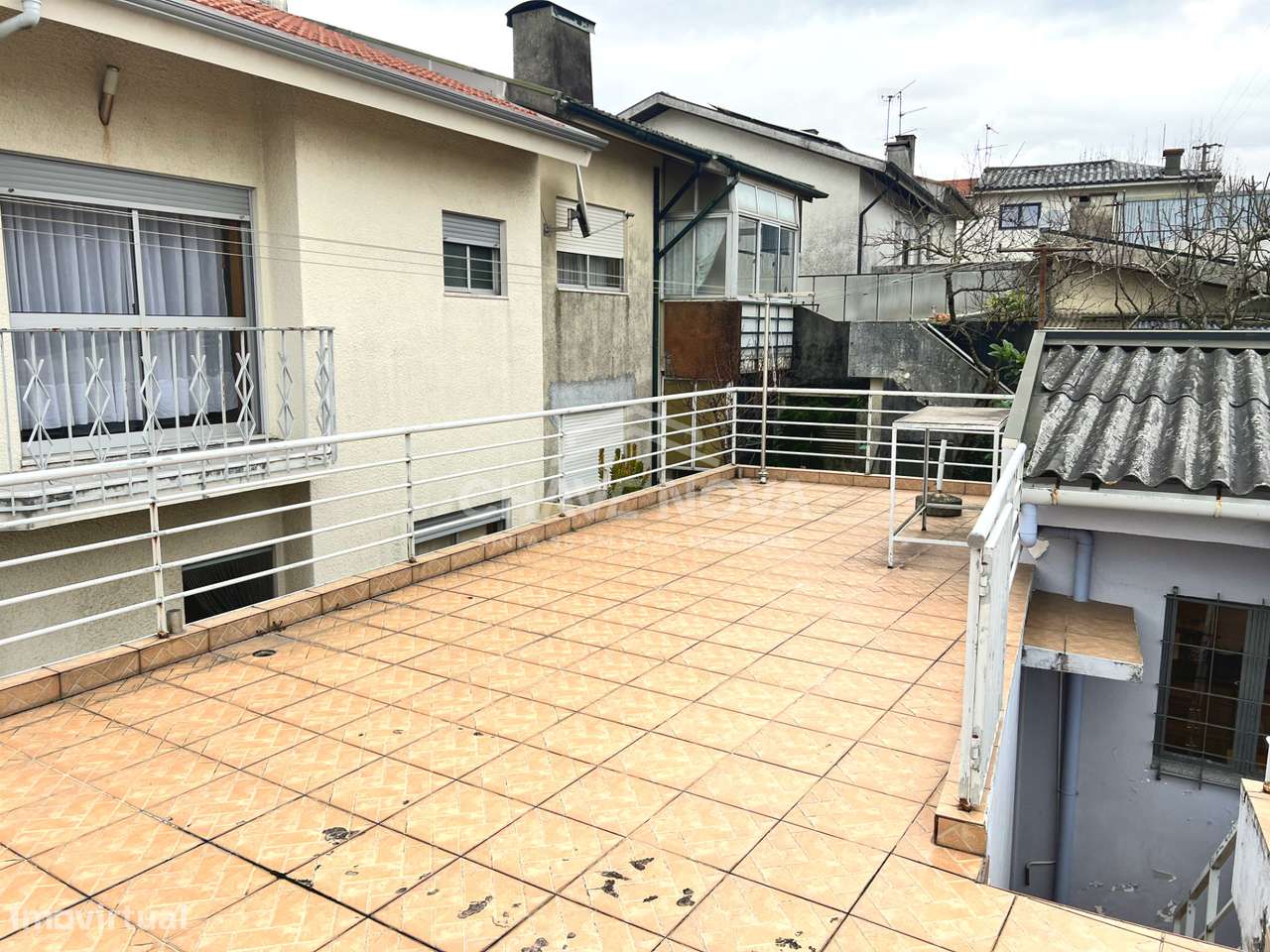 Moradia T4 com jardim e garagem em Ermesinde-31