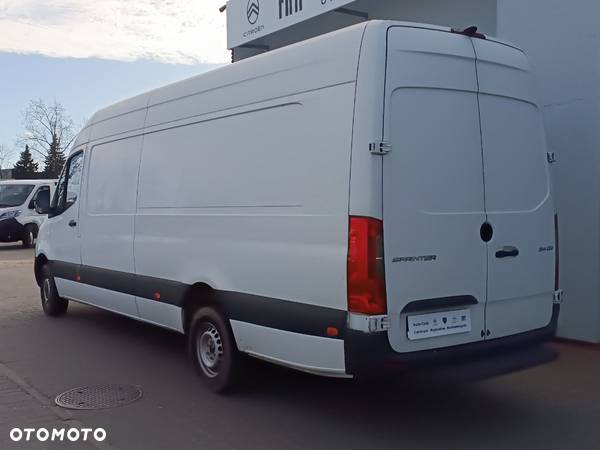 Mercedes-Benz Sprinter - 6