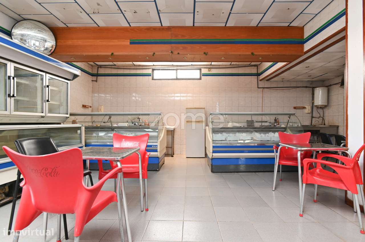 Moradia T4 e Espaço Comercial no R/C em São Domingos de Rana - Casc... - Grande imagem: 5/25