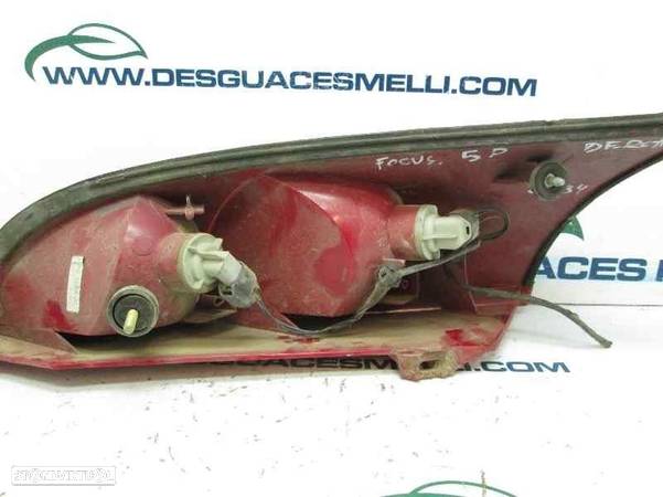 Pisca tras direito FORD FOCUS SEDÁN (DFW) (1999-2004) 1.4 16V - 3