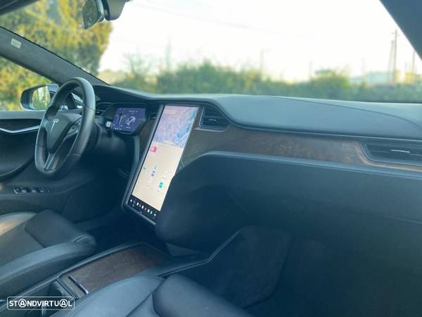 Tesla Model S - 22