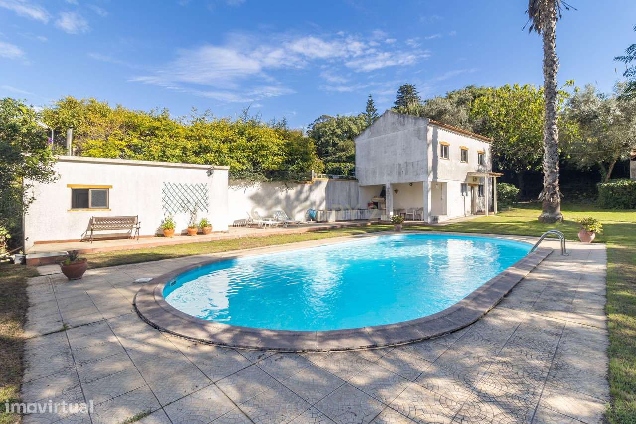 Moradia com construções de apoio, piscina e localização priviligiada-44