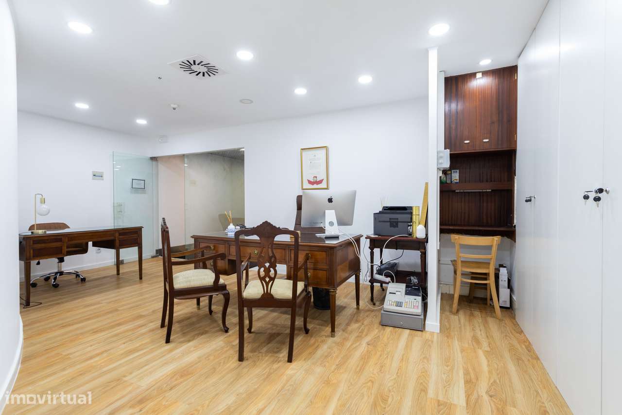 Espaço Comercial em Galeria Premium na Rua Mais Prestigiada de Lisboa,-7