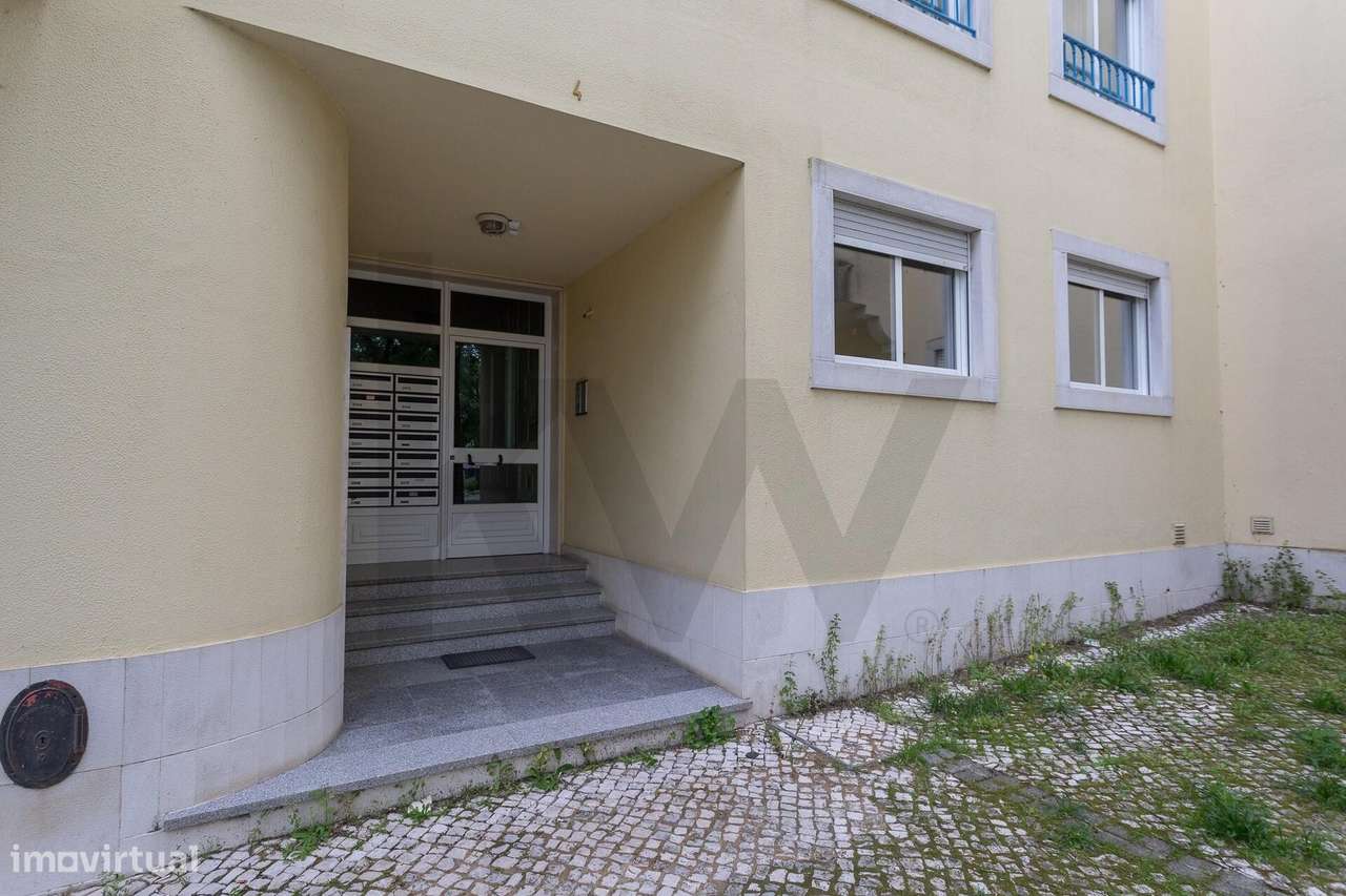 Apartamento T2 Espaçoso com Garagem e Arrecadação – Quinta das Amoreir-26