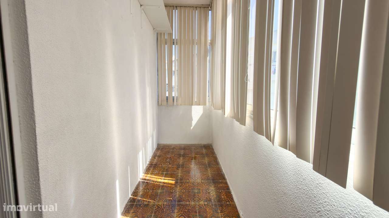 T2 renovado no Seixal-10