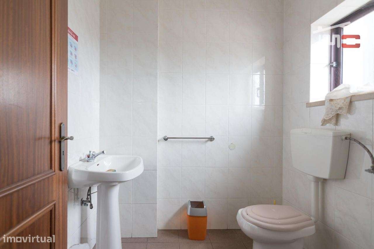 ARMAZEM COM AREA TOTAL DE 380 M2 PROXIMO DA ROTUNDA SUL EM FÁTIMA - Grande imagem: 5/17