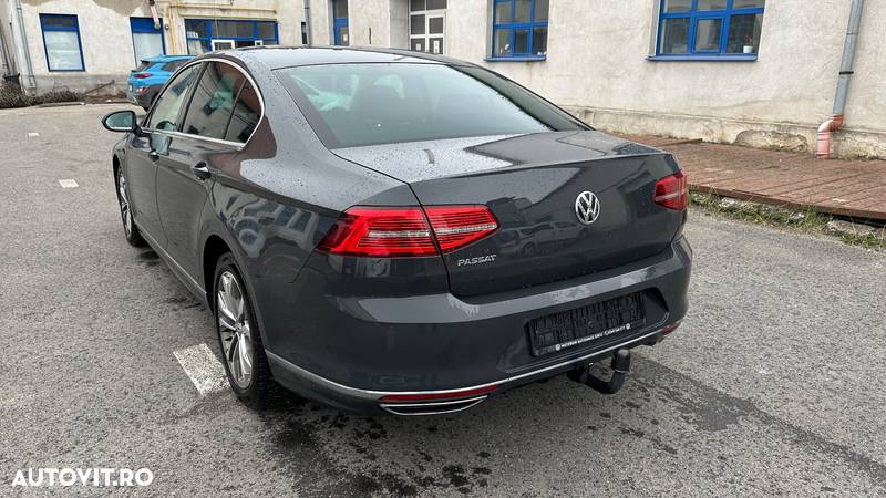 Volkswagen Passat 2.0 TDI DSG R Executive - 3