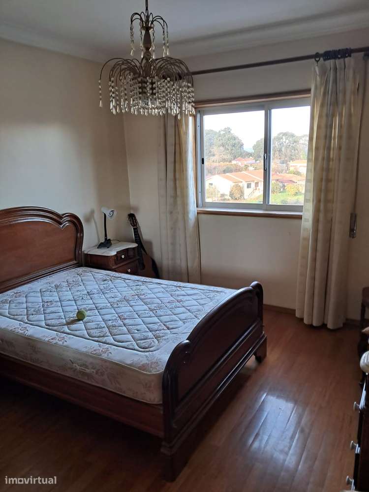 Apartamento T3 amplo com varanda, garagem e excelente localização - Grande imagem: 4/22