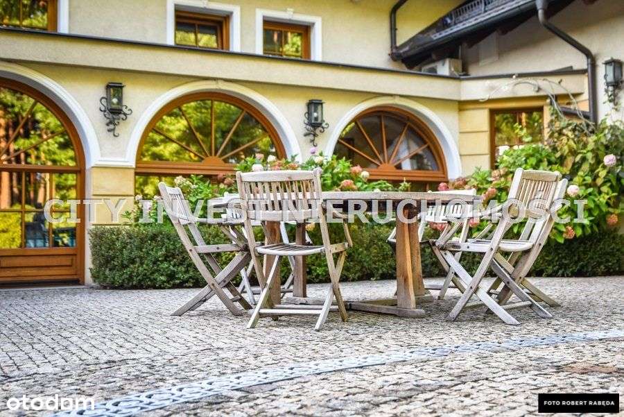 Unikatowa Rezydencja ze Strefą Basenu i Spa-14