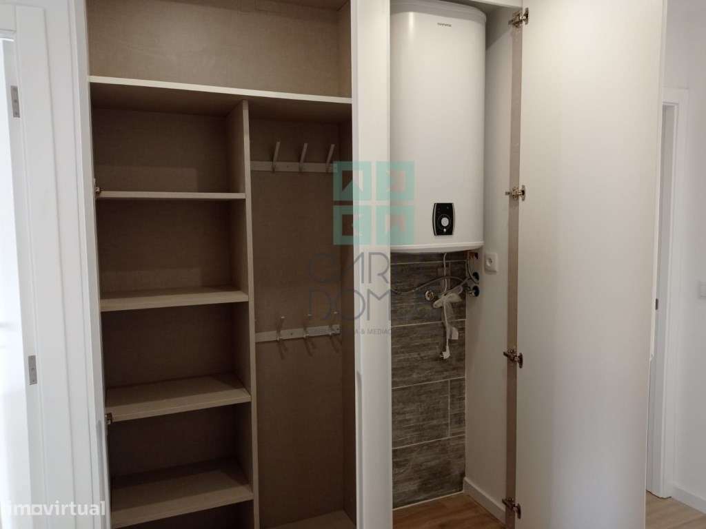 Apartamento T3, totalmente renovado, c/ varandas, na Avenida do Uru...-11