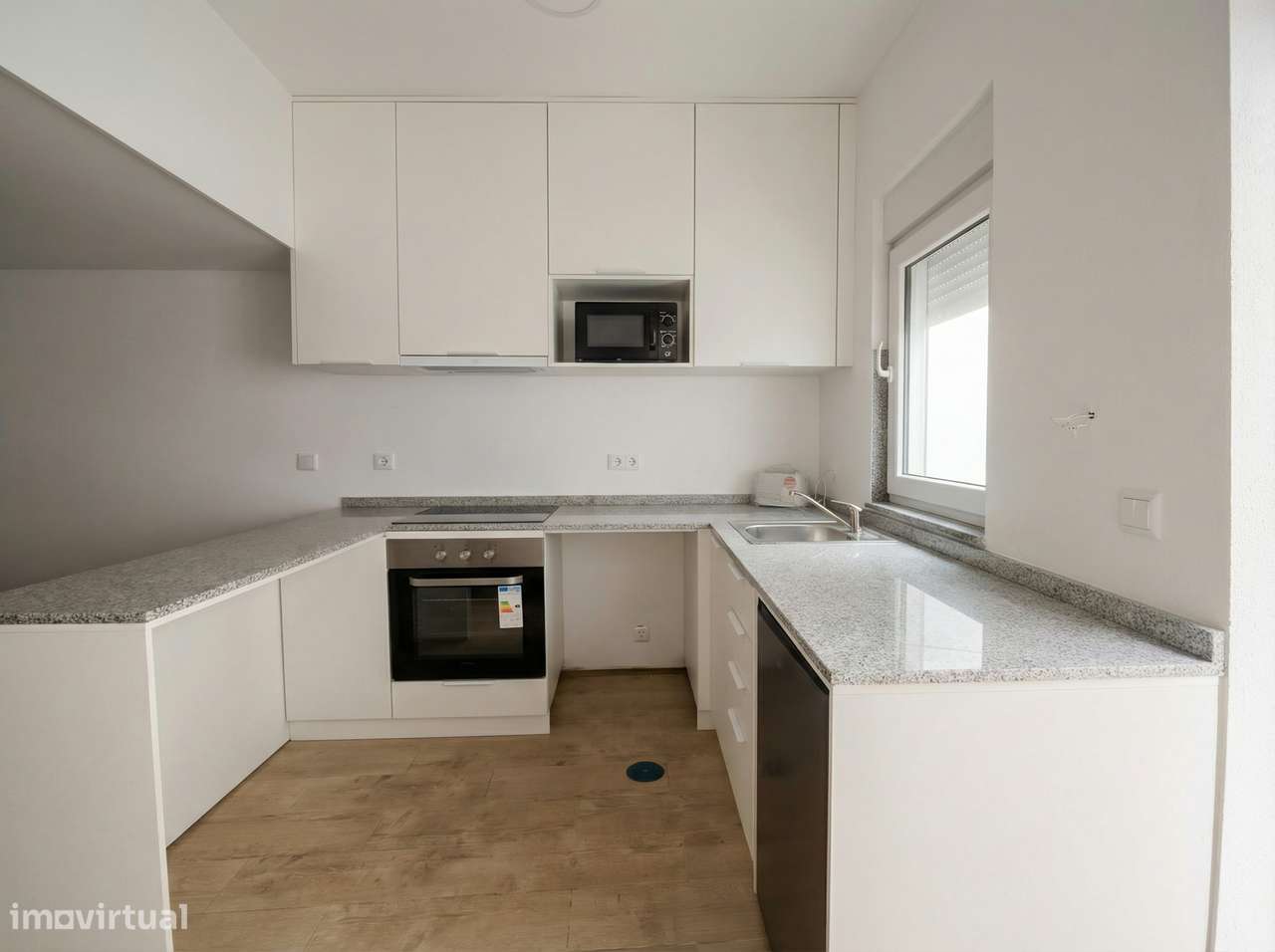 Apartamento T1 Duplex (Mezzanine) Mobilado e Equipado - Centro de Gaia - Grande imagem: 3/22