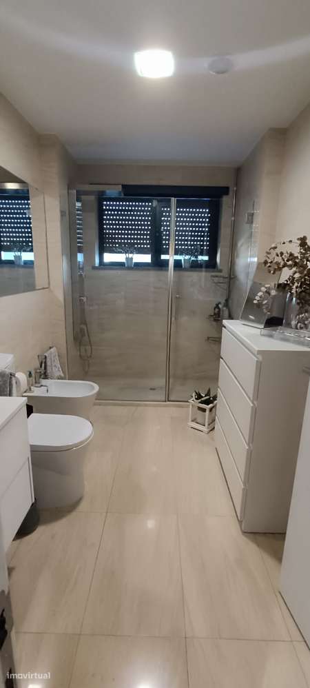 Moradia T5 de Luxo com Piscina e Garagem-30