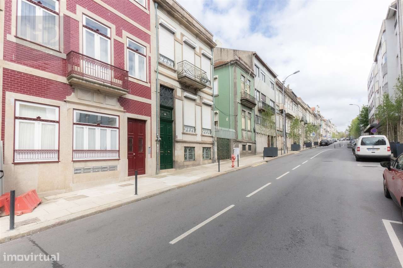 Apartamento T1  com 61m2 e Terraço Privativo próximo do metro no Porto - Grande imagem: 3/17