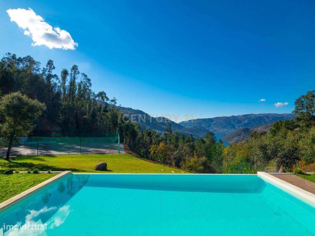 Moradia de luxo no Gerês  piscina e court de ténis e vistas sobre Rio - Grande imagem: 5/34