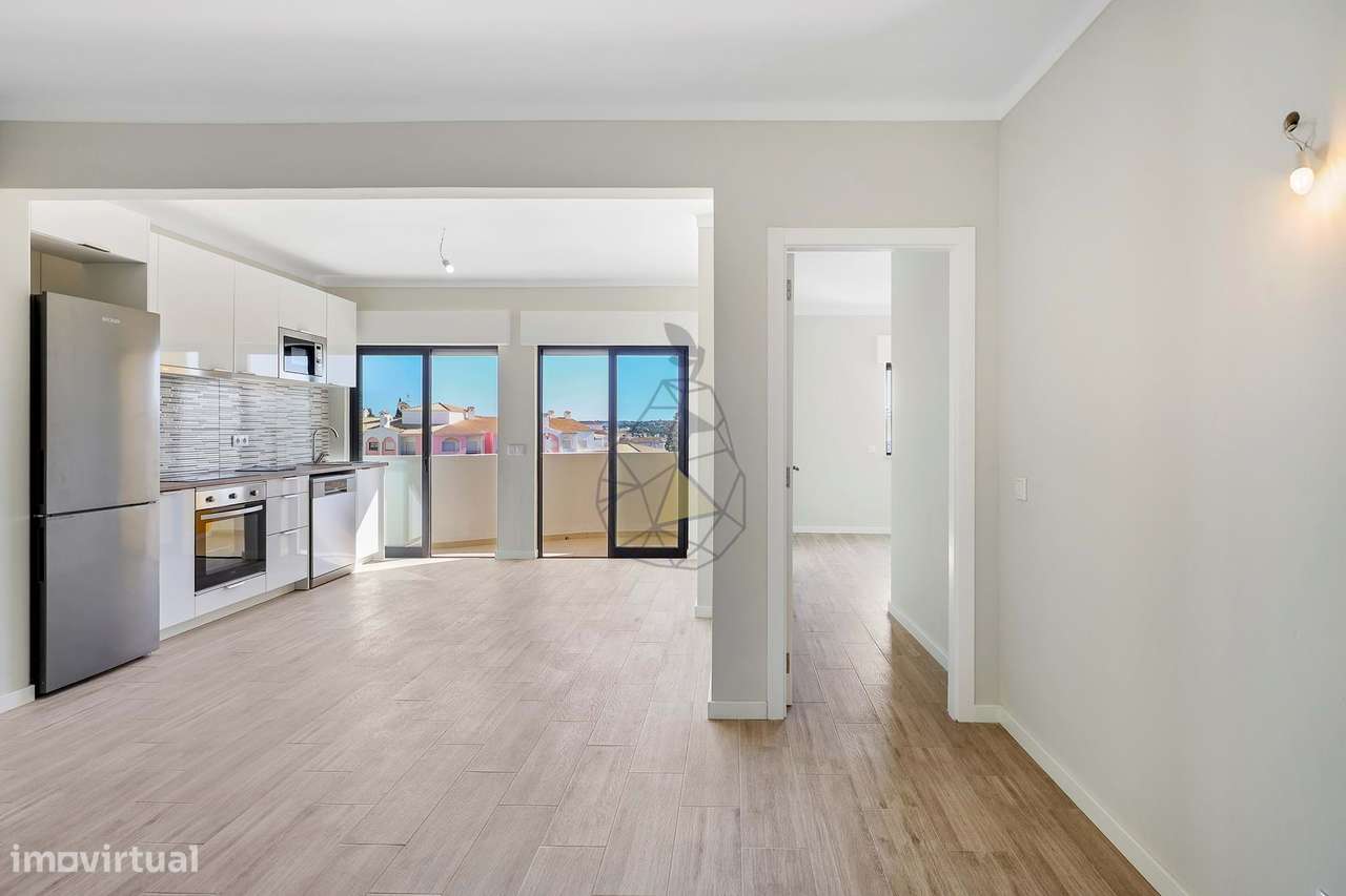 Oportunidade! T1+1 Renovado com Cozinha Open Space na Vila Rosa - Port - Grande imagem: 3/38