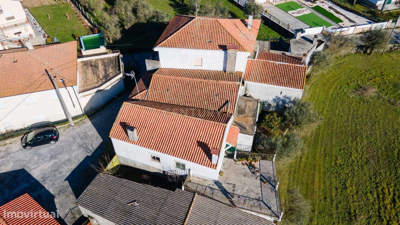 Casa Isolada para Recuperação em Gouveia - 72.000€ - Grande imagem: 3/21